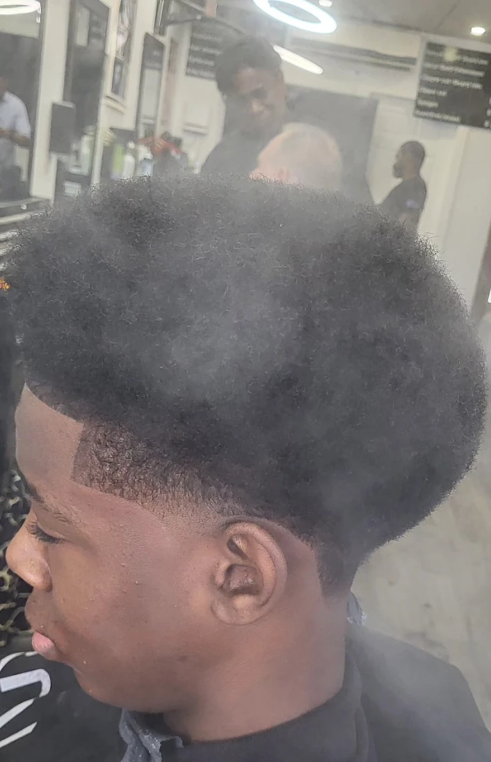 Fade afro avec ligne nette